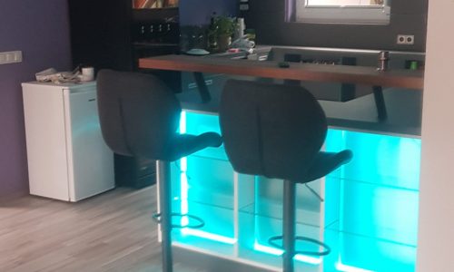 Komplettküche mit Beleuchtung